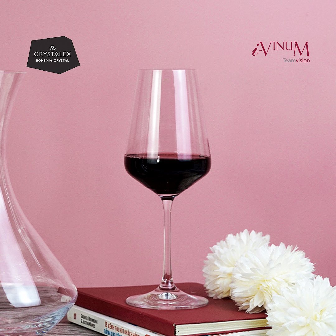 http://i-vinum.com/cdn/shop/products/SandraWine04_1200x1200.jpg?v=1704076172